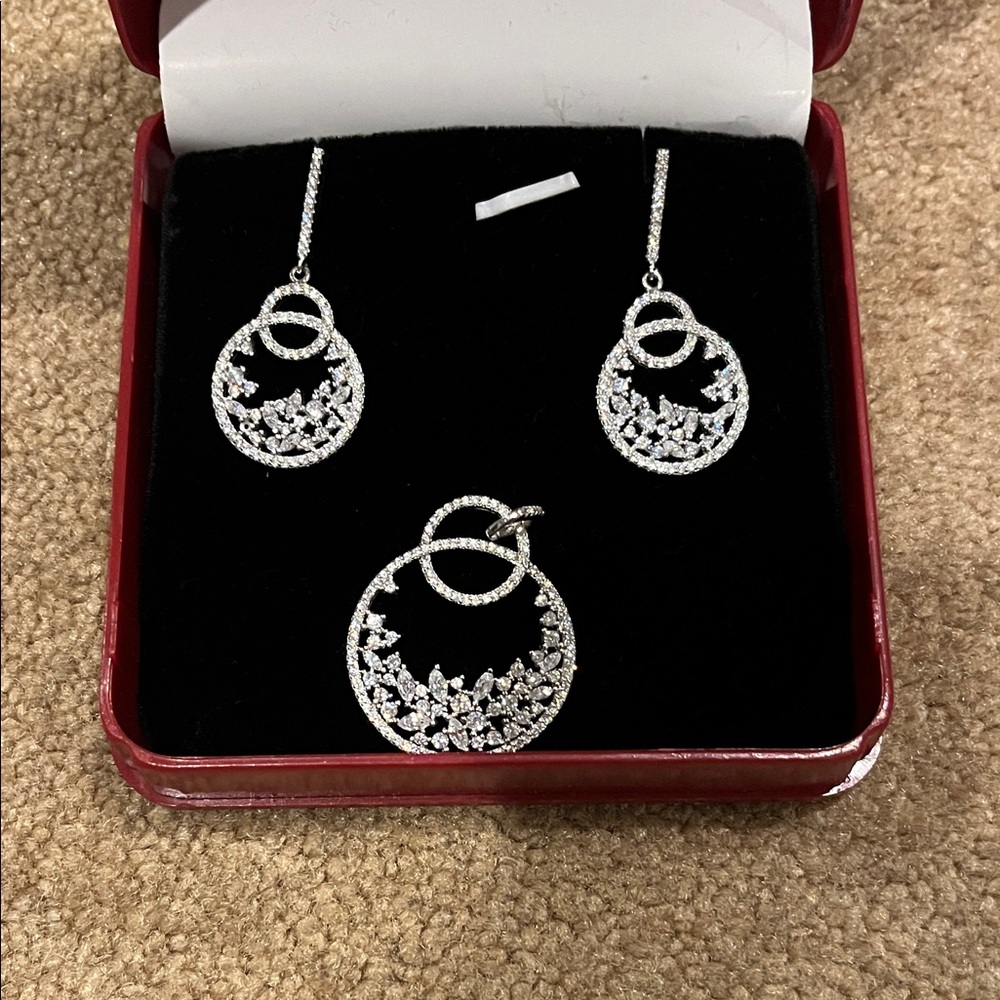 Elegant Silver Jewelry Set